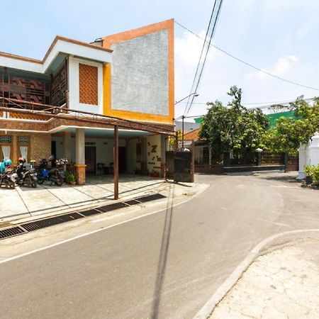 红多兹伊斯兰酒店-近梭罗马纳汉体育场2号 Solo 外观 照片