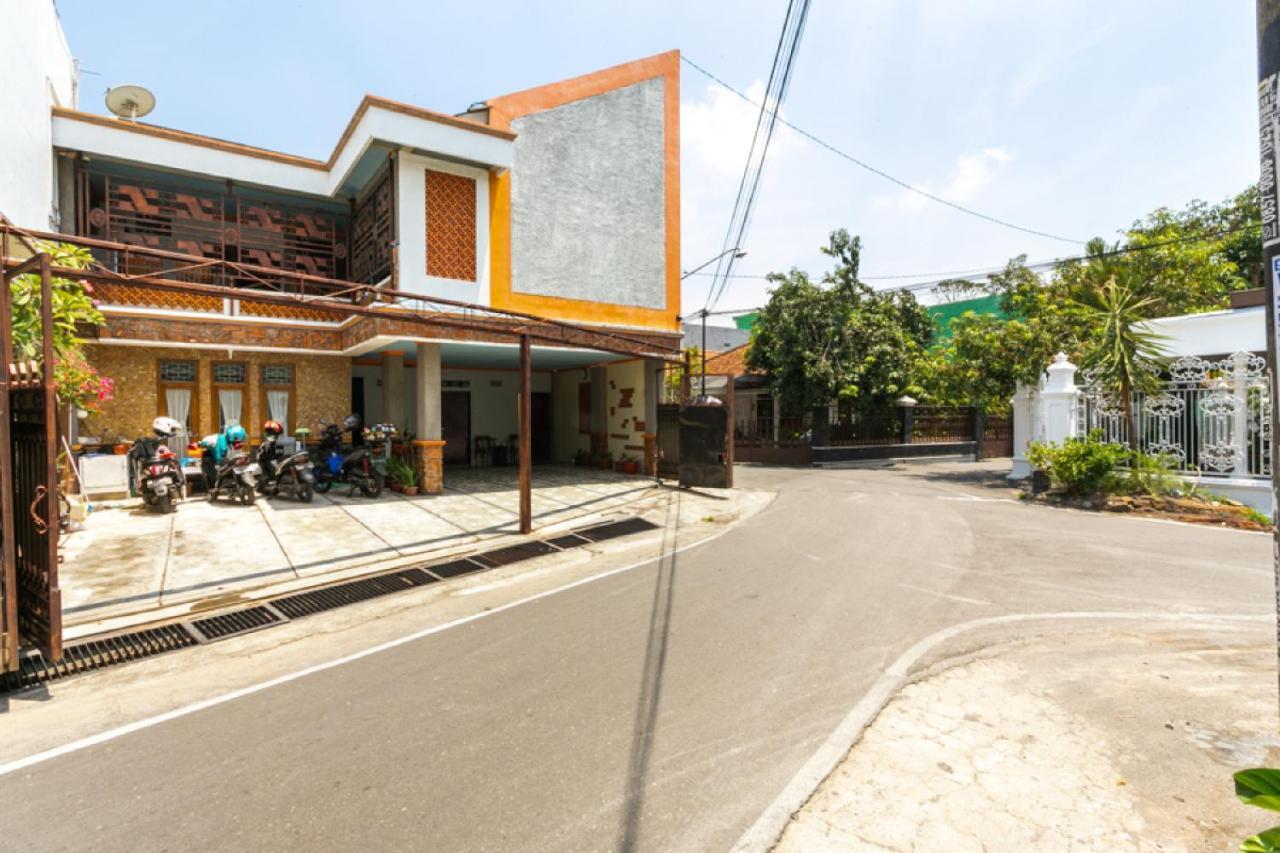 红多兹伊斯兰酒店-近梭罗马纳汉体育场2号 Solo 外观 照片